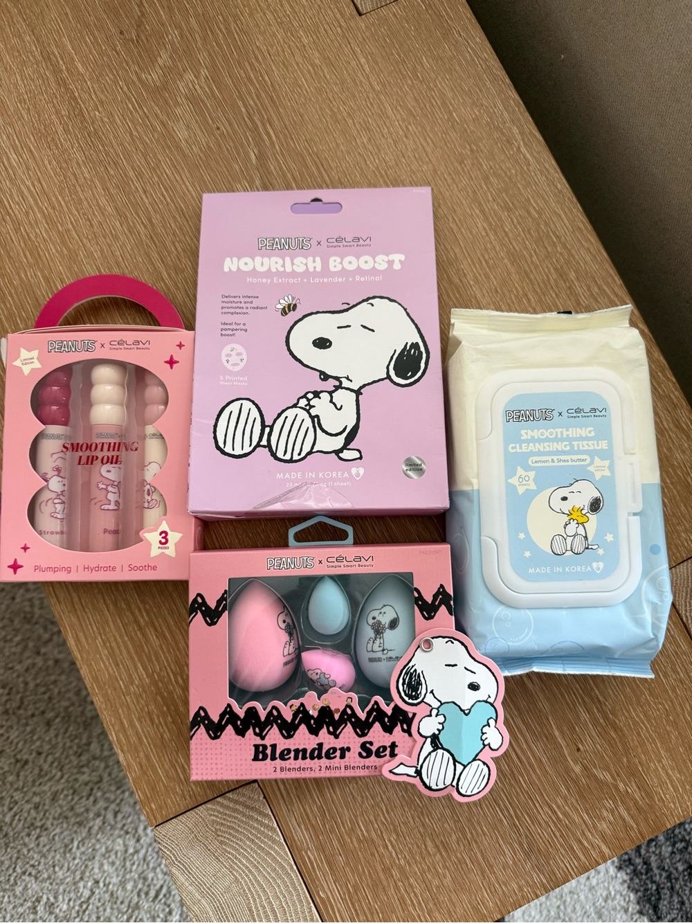Peanuts x Celavi Snoopy beauty set.